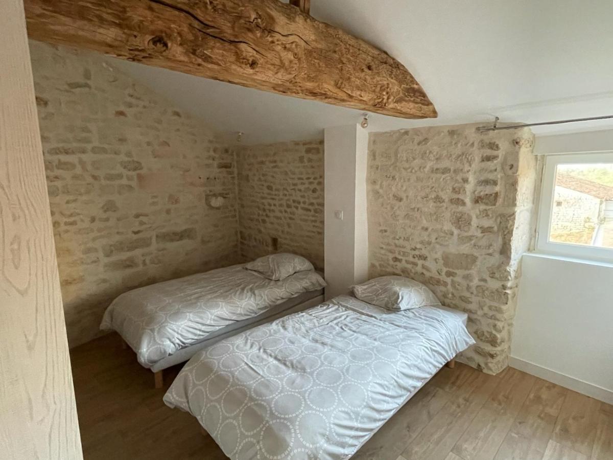 La Commanderie Des Templiers Gite 4 Etoiles Saint-Etienne-de-Brillouet Dış mekan fotoğraf